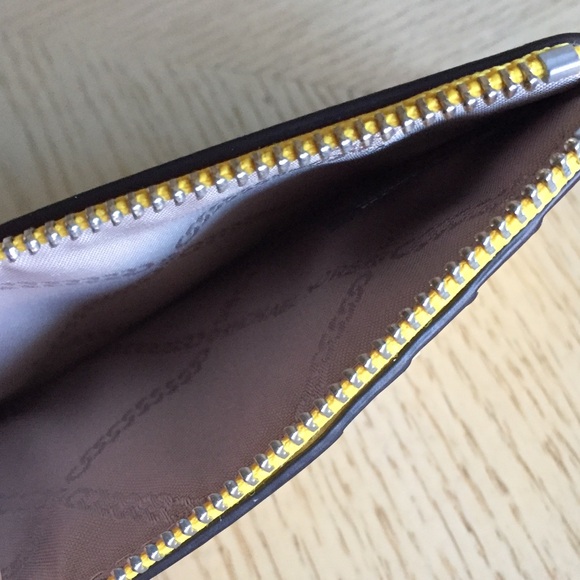 Michael Kors Empire Dandelion Leather Card Case - Picture 6 of 8